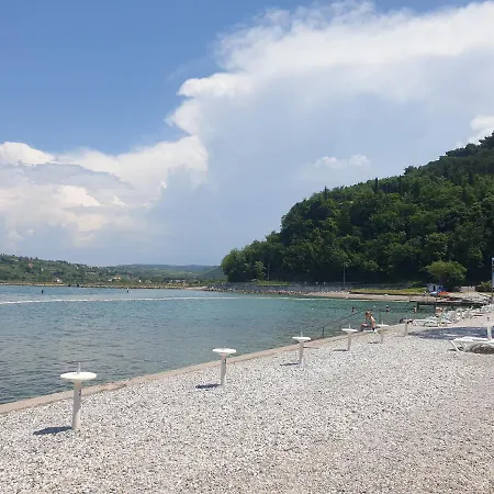 Seafront דירה