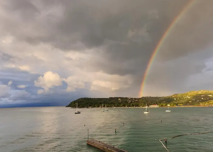 Seafront דירה סטרוניאן