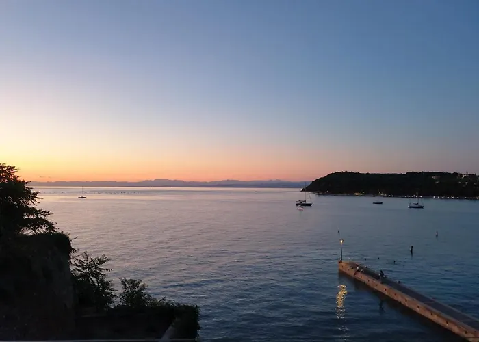 דירה Seafront סטרוניאן